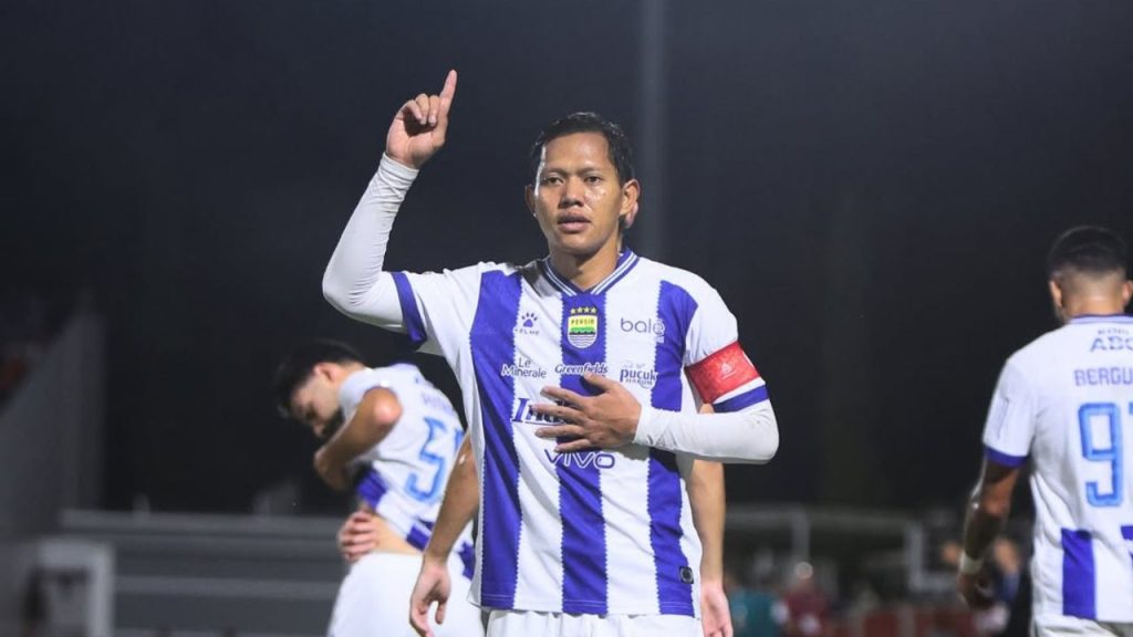 Curi Poin di Kandang Borneo Persib Tetap Kokoh di Puncak Klasemen