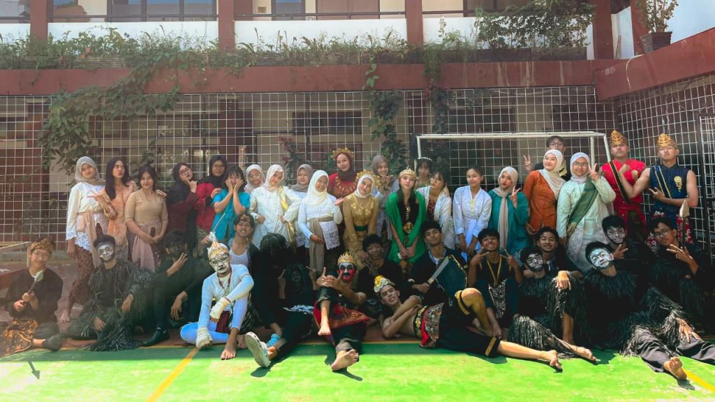 Siswa SMA Angkat Cerita Rakyat Nusantara Melalui Pementasan Drama